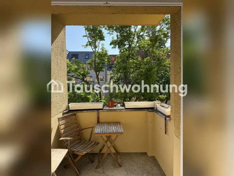 Tauschwohnung: Sonnige 3 Zimmer Wohnung mit Balkon und Dielenboden — photo 1